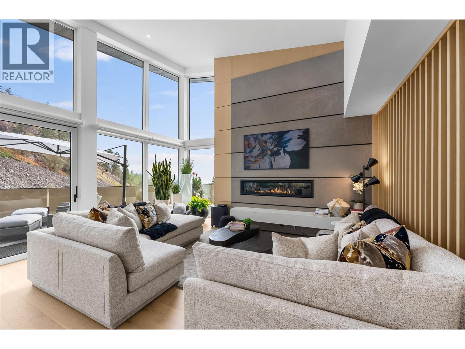 9857 Beacon Hill Drive, Lake Country - Image 1