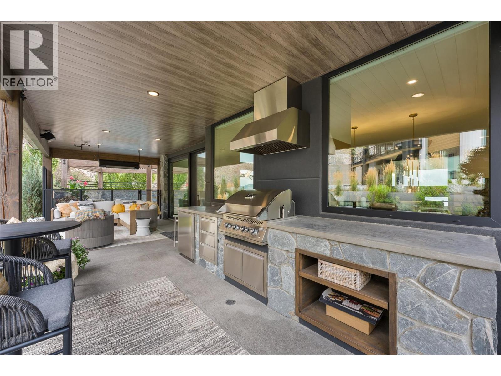 9857 Beacon Hill Drive, Lake Country - Image 1