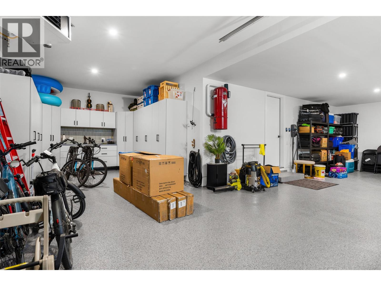 9857 Beacon Hill Drive, Lake Country - Image 1