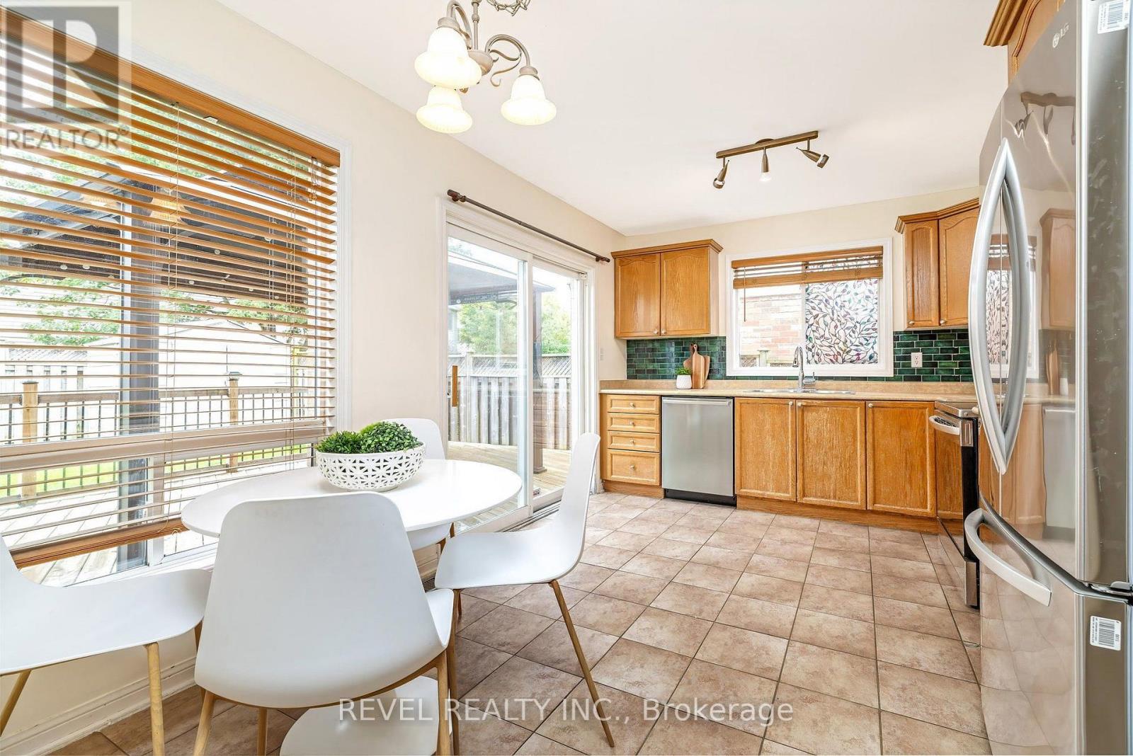 1518 CROFT AVENUE N - 10