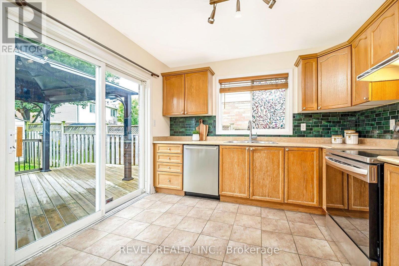 1518 CROFT AVENUE N - 11