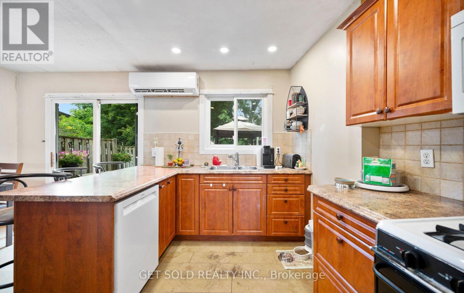 #5 5 KINGHAM ROAD - 11