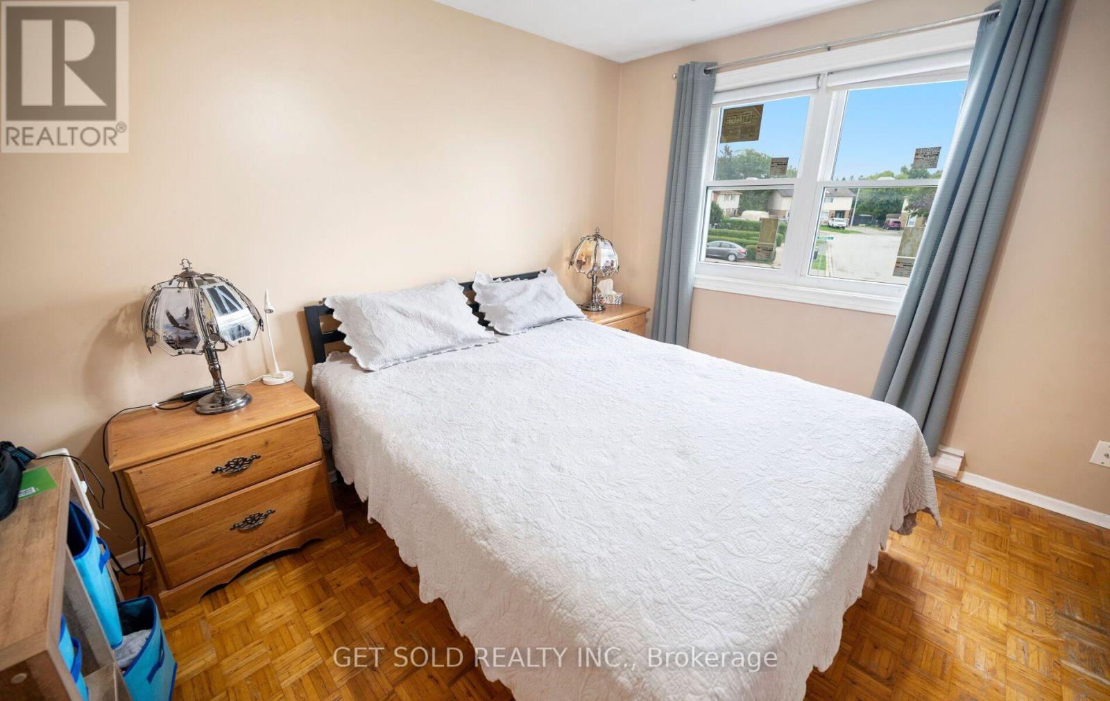 #5 5 KINGHAM ROAD - 18