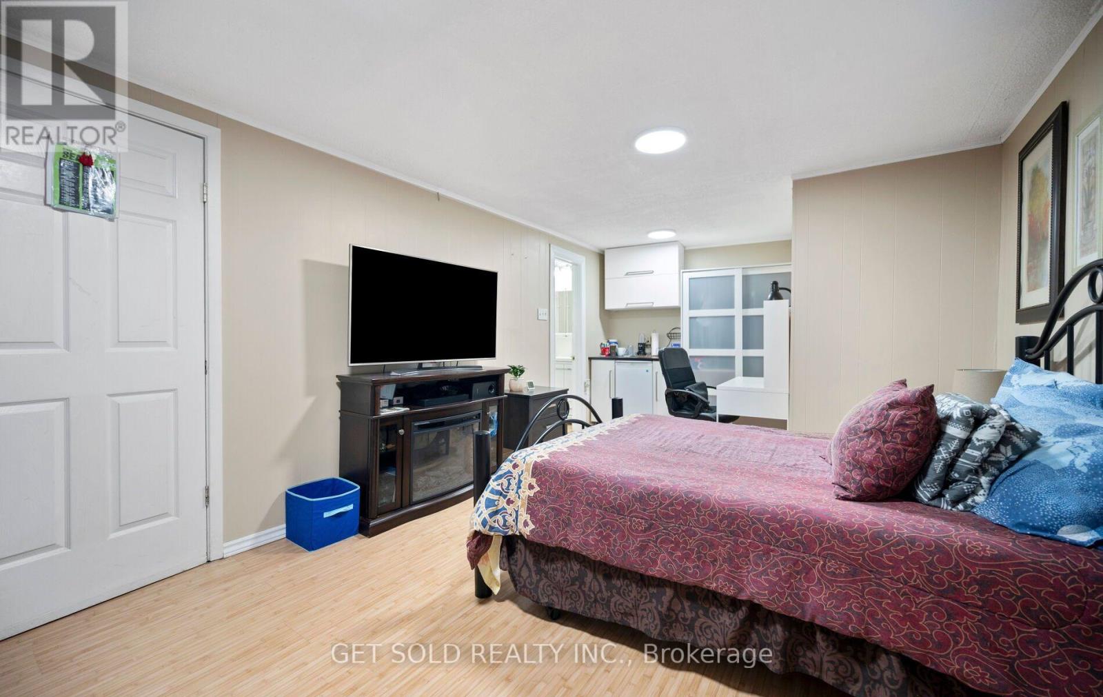 #5 5 KINGHAM ROAD - 32