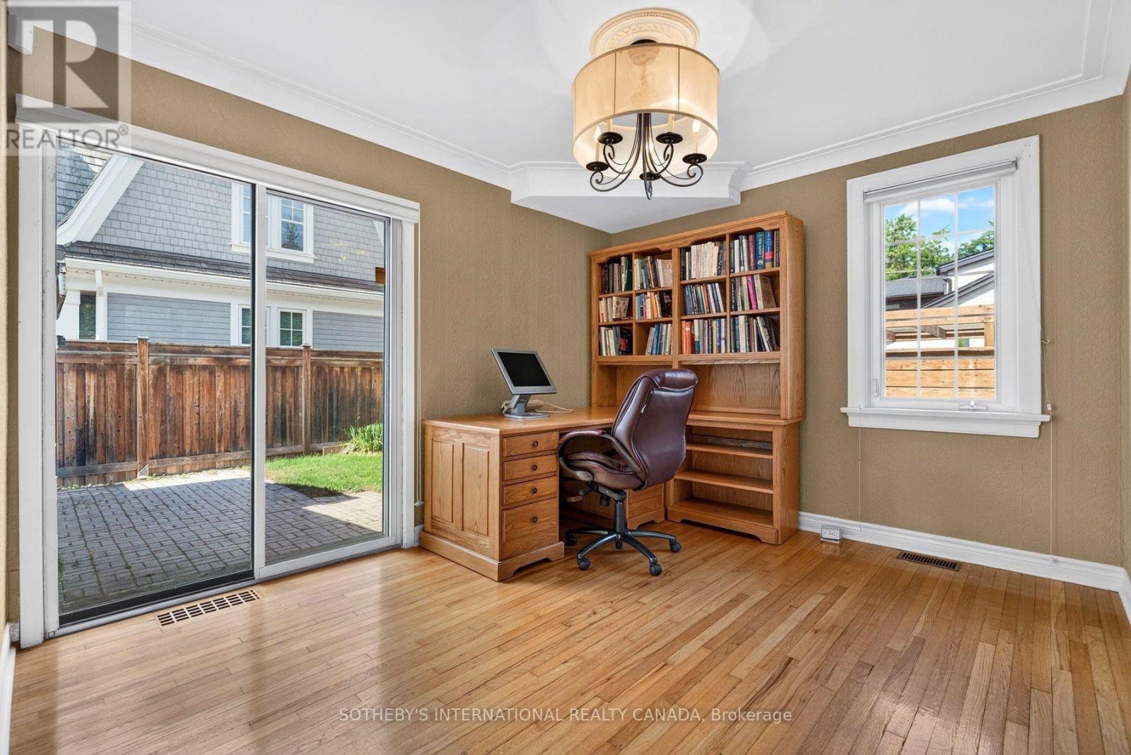 1375 CAROLINE STREET - 10