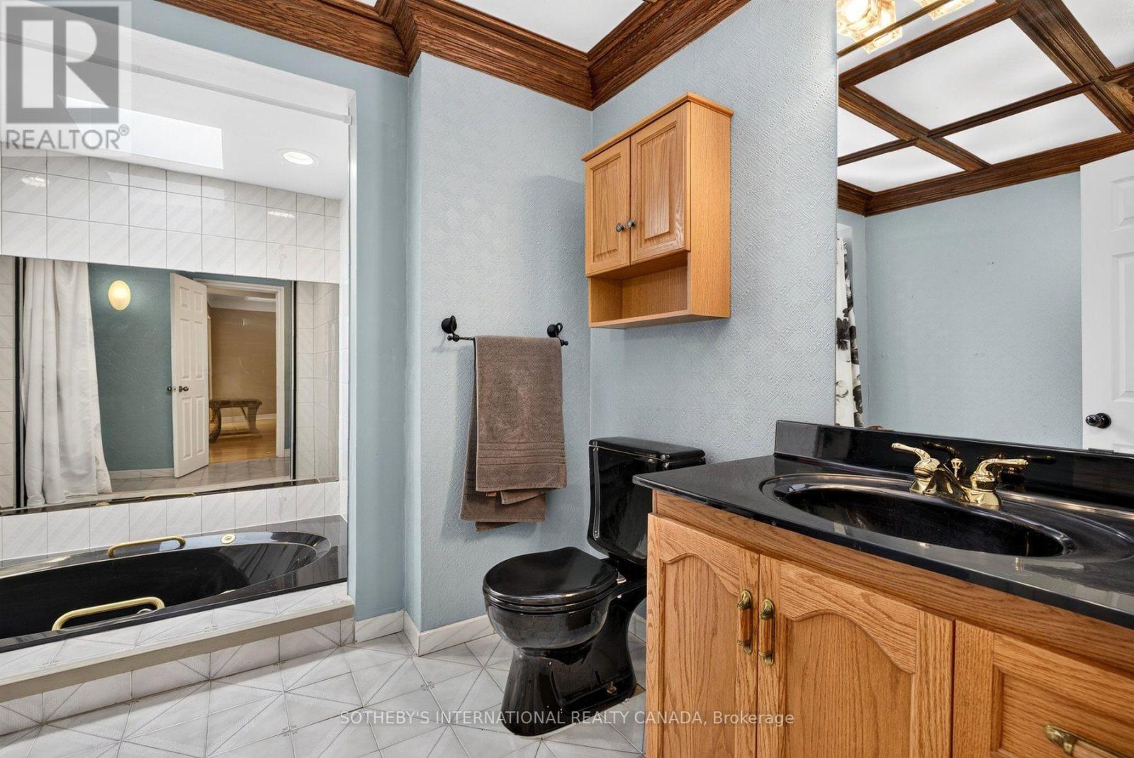 1375 CAROLINE STREET - 11