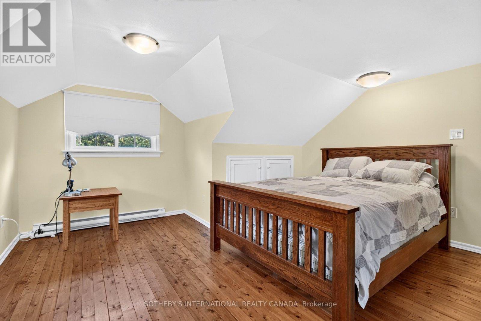 1375 CAROLINE STREET - 12