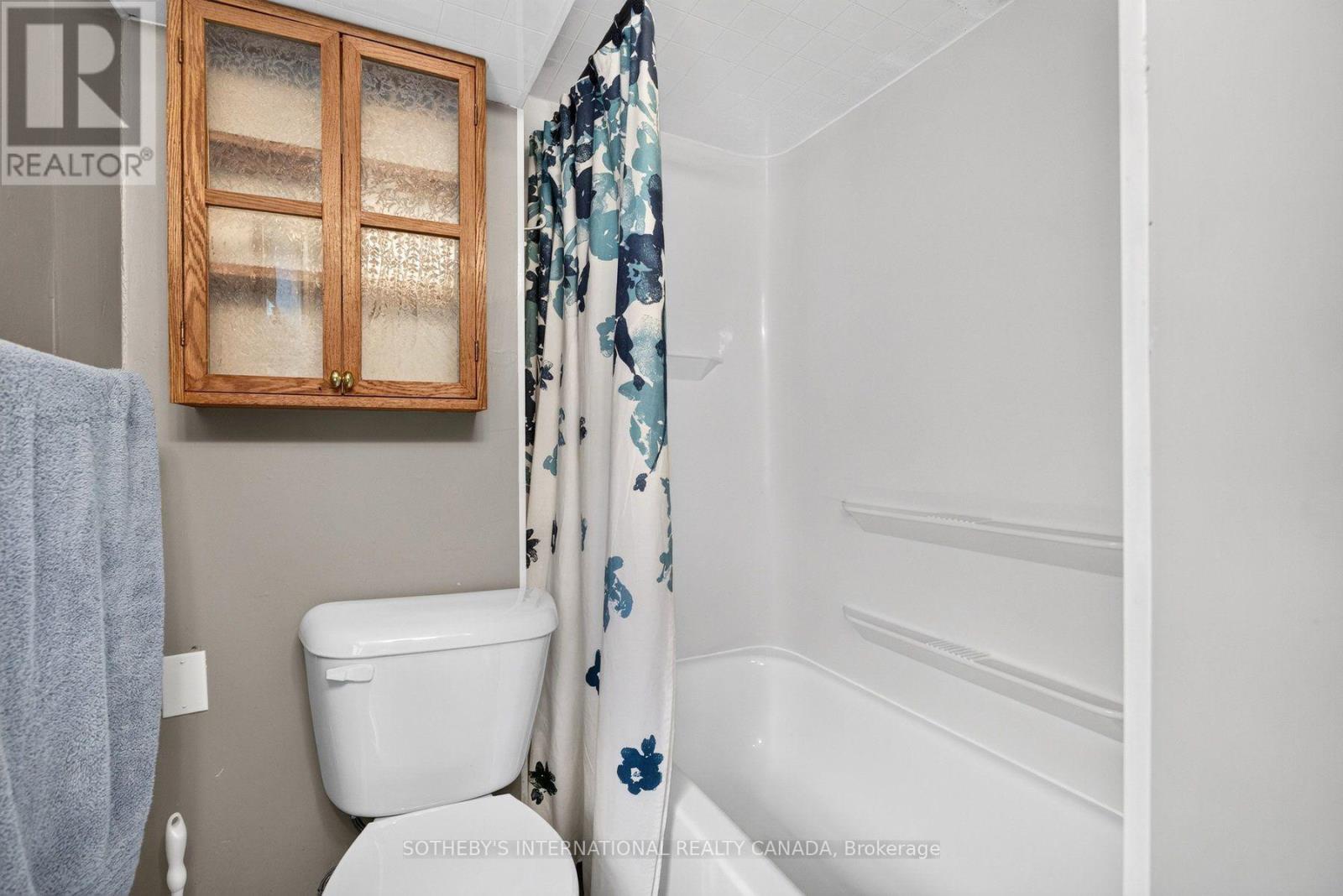1375 CAROLINE STREET - 15