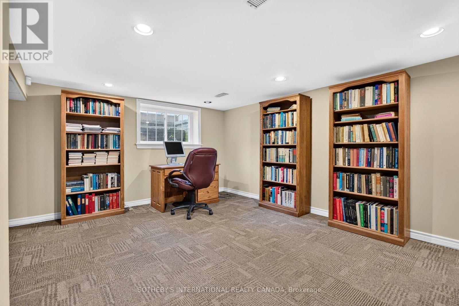 1375 CAROLINE STREET - 20