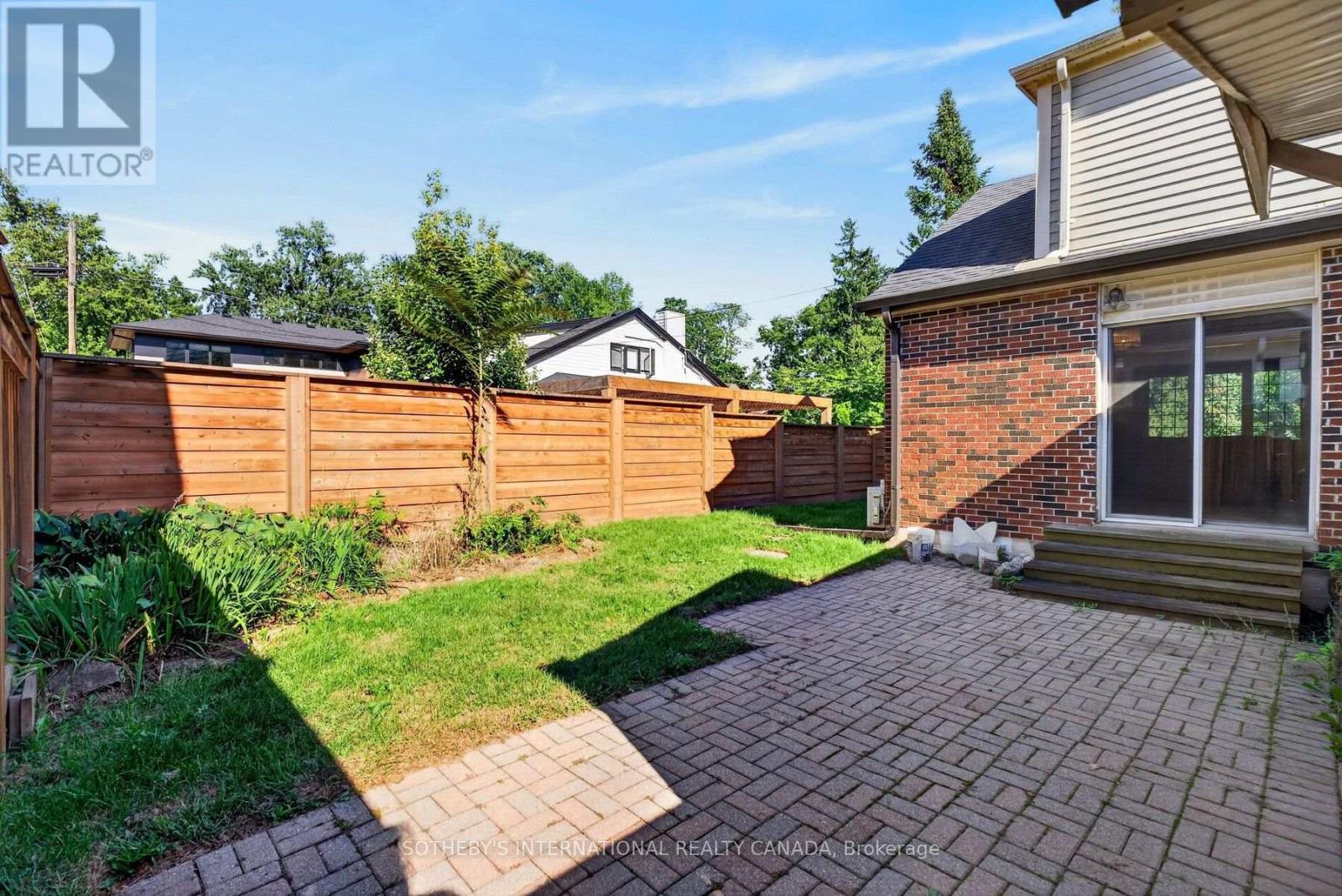 1375 CAROLINE STREET - 22