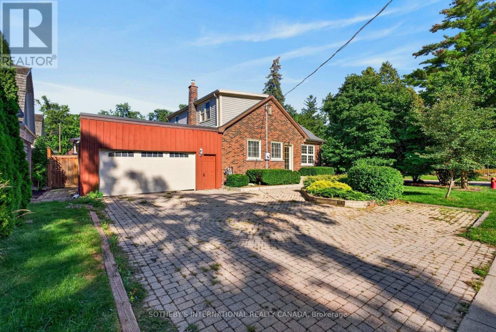 1375 CAROLINE STREET - 23
