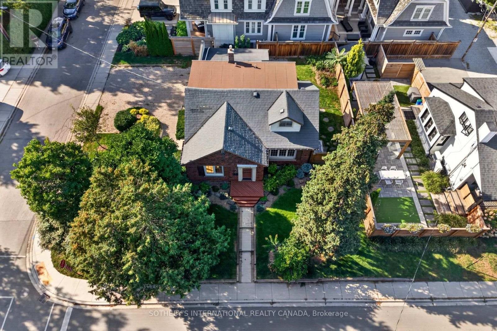 1375 CAROLINE STREET - 24