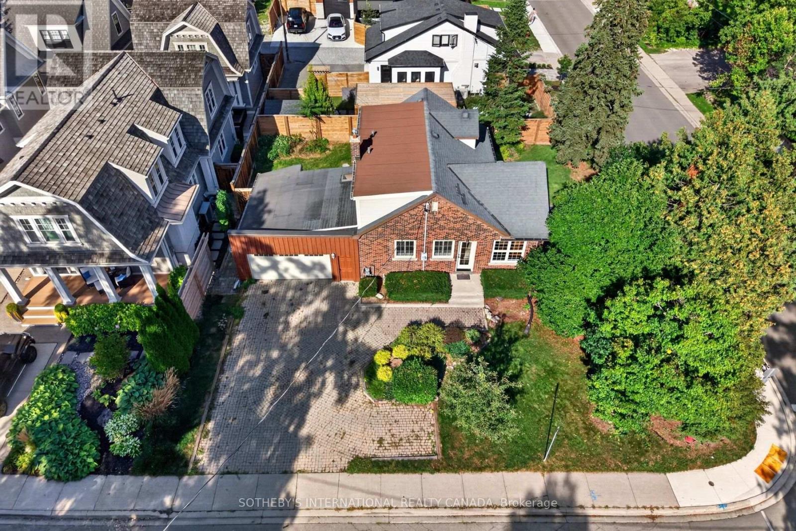 1375 CAROLINE STREET - 25