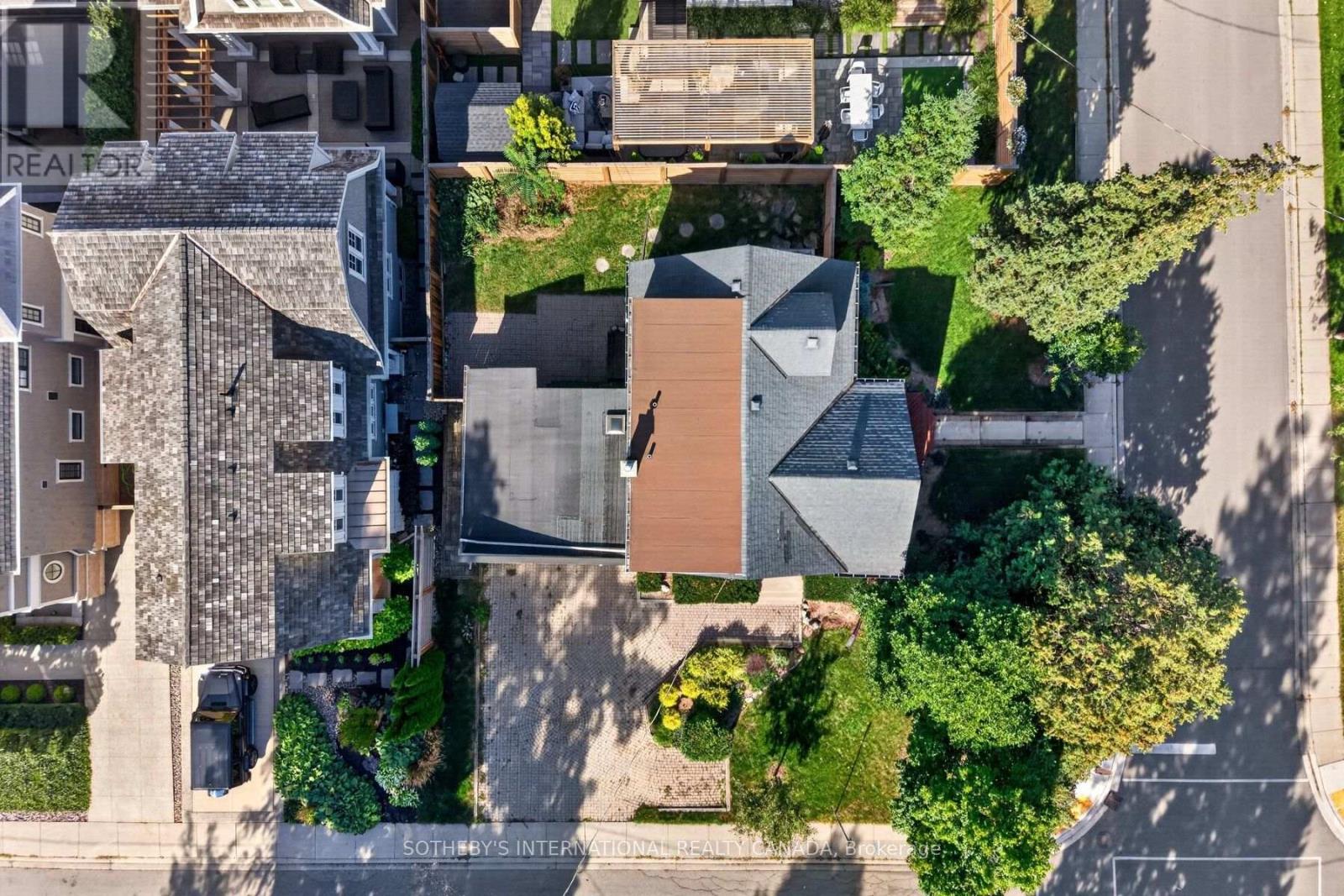 1375 CAROLINE STREET - 26