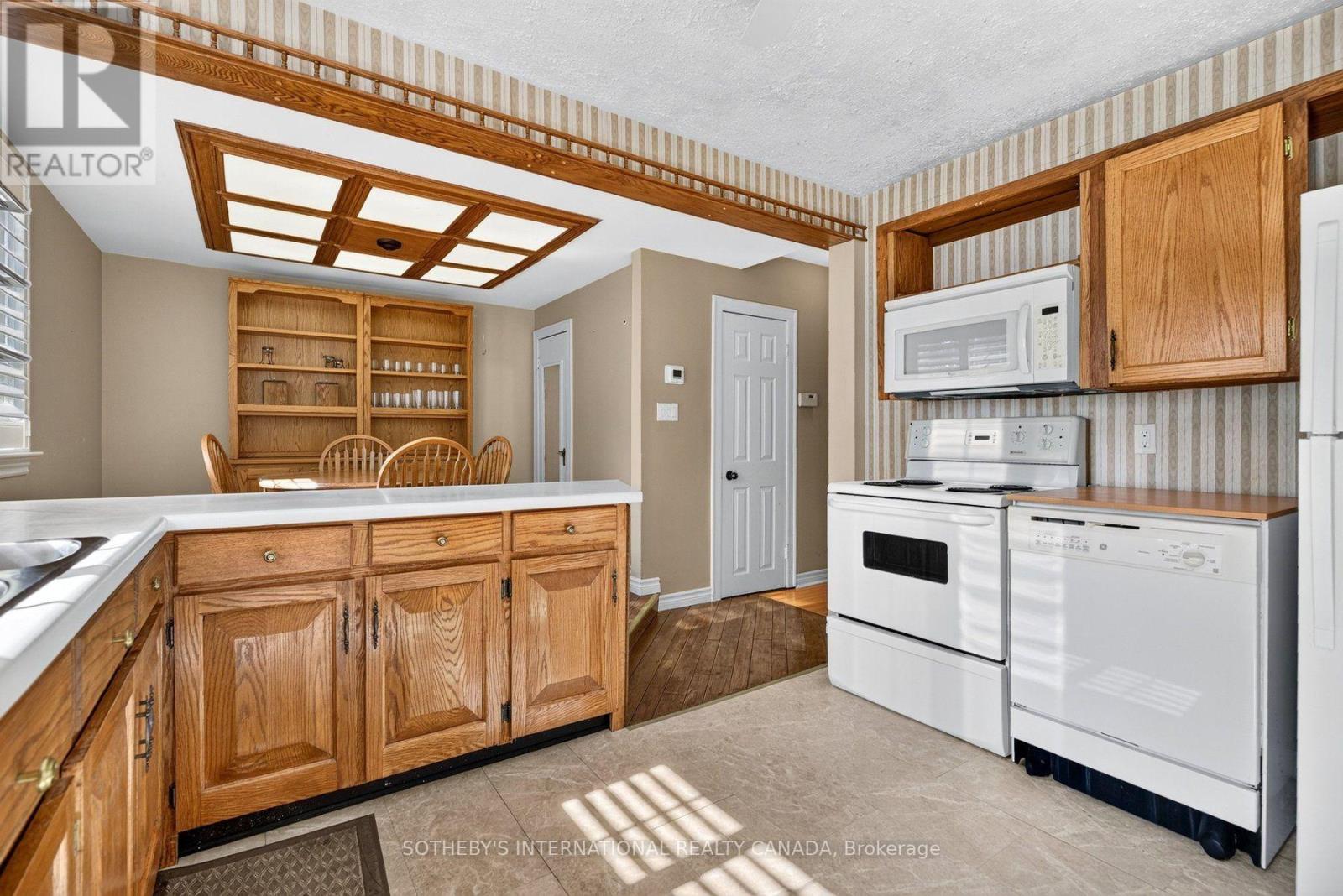 1375 CAROLINE STREET - 4