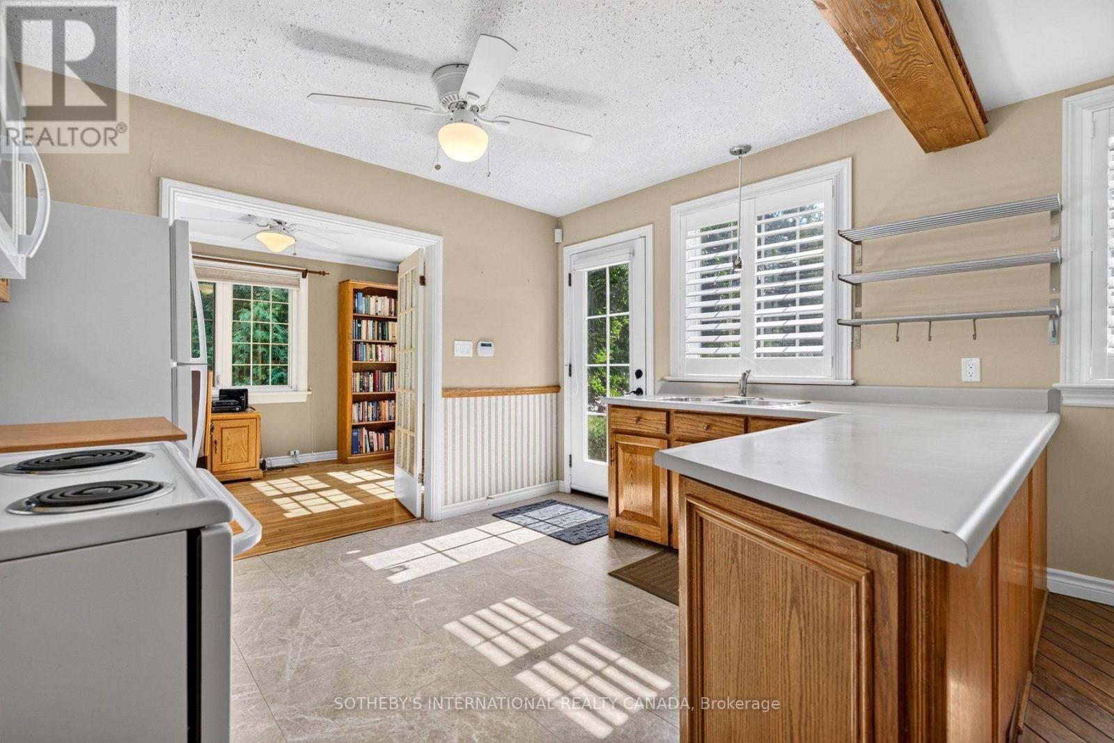 1375 CAROLINE STREET - 5