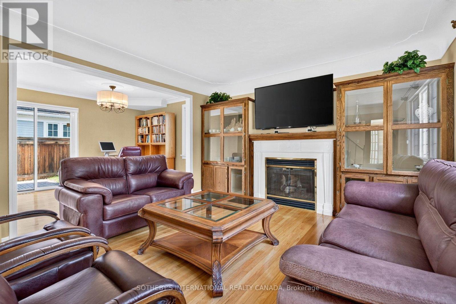 1375 CAROLINE STREET - 9