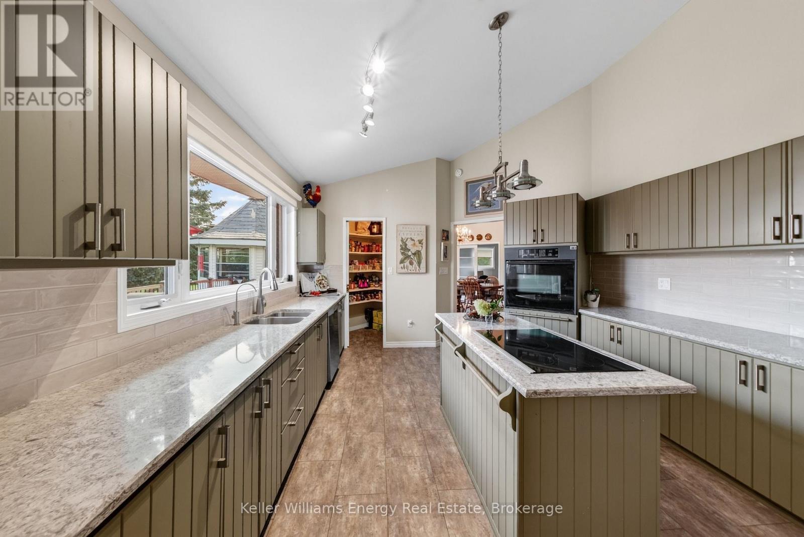 89 SMITH'S BAY AVENUE - 5