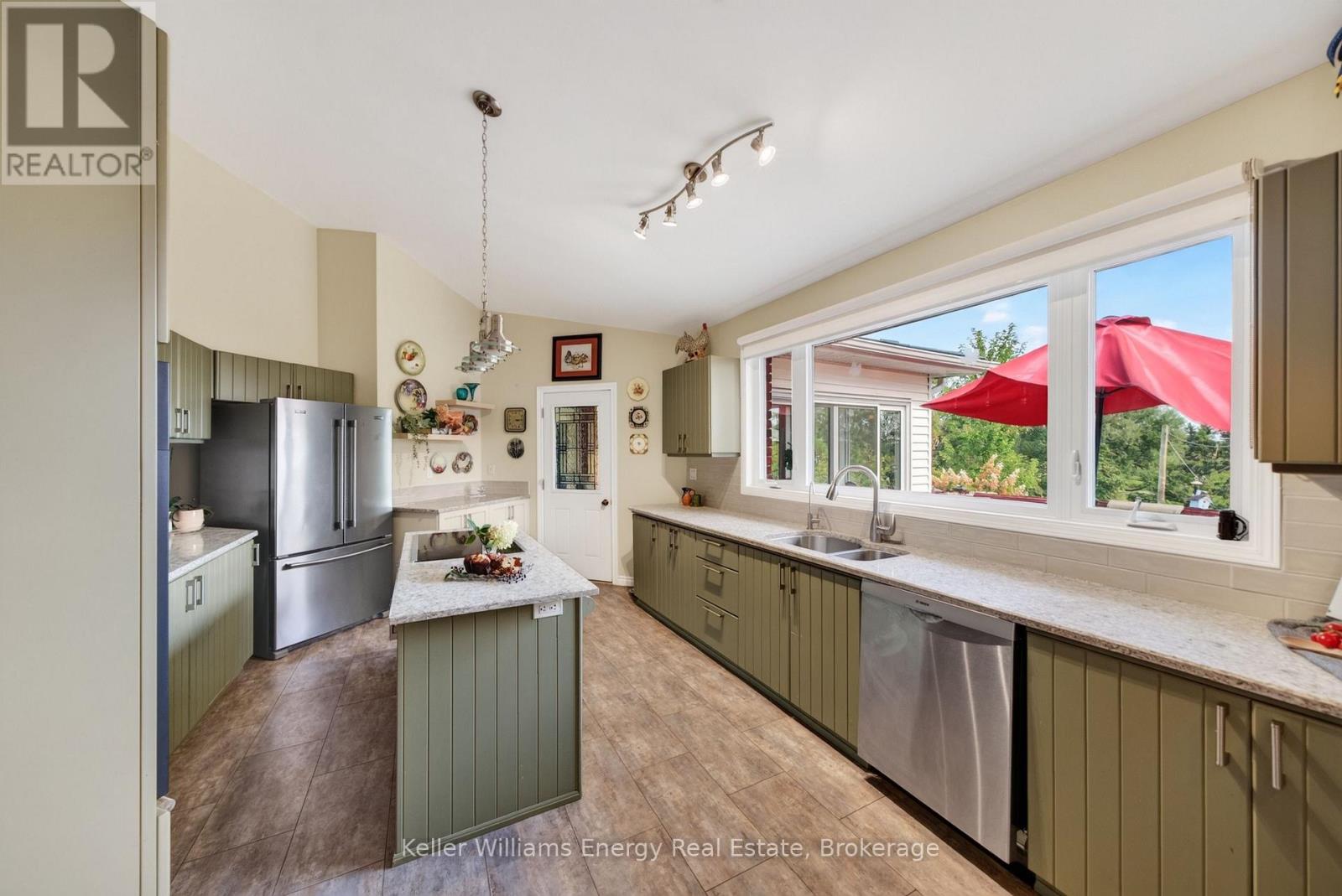 89 SMITH'S BAY AVENUE - 6