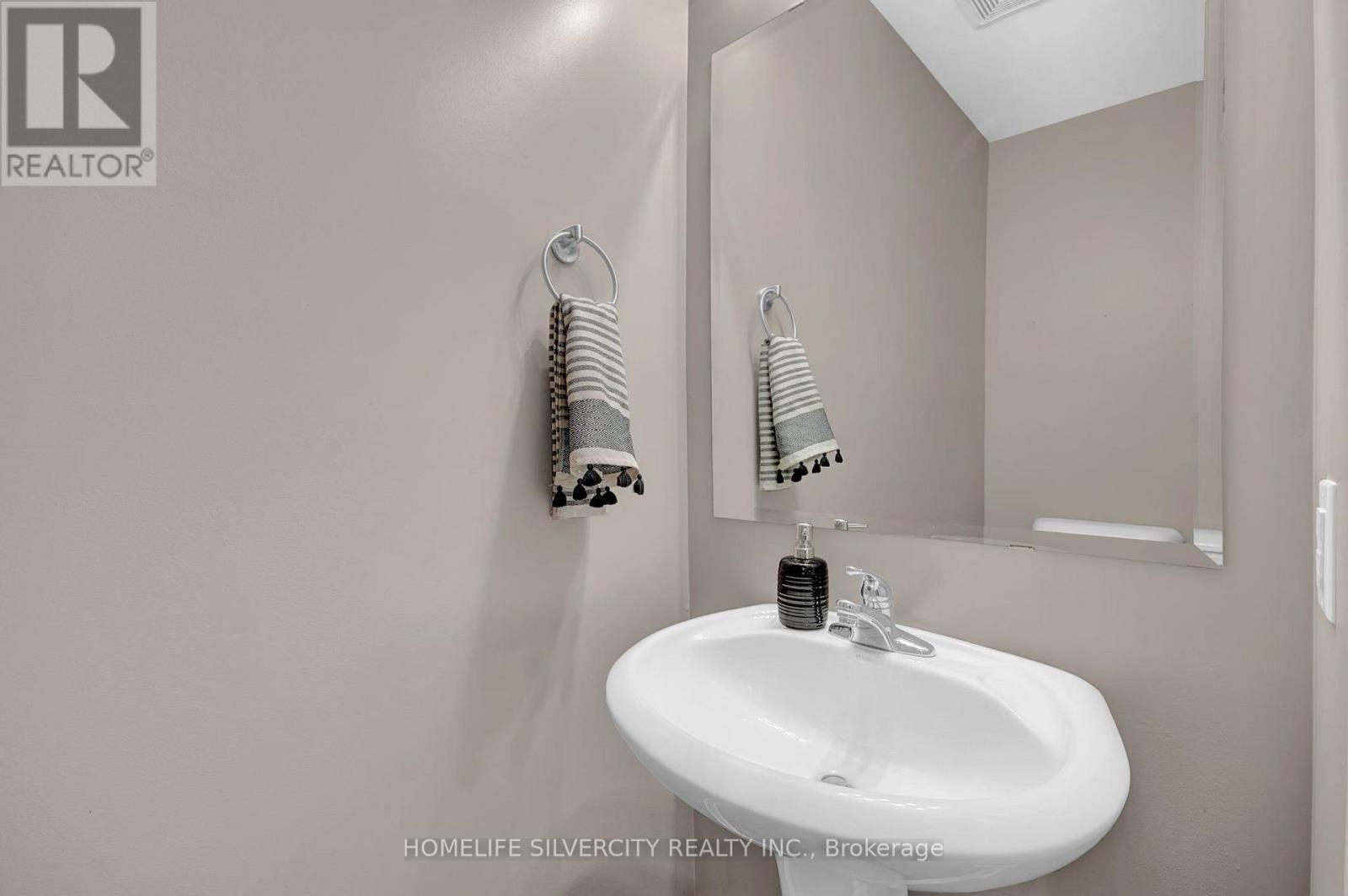 #45 1059 WHETHERFIELD STREET N - Image 29