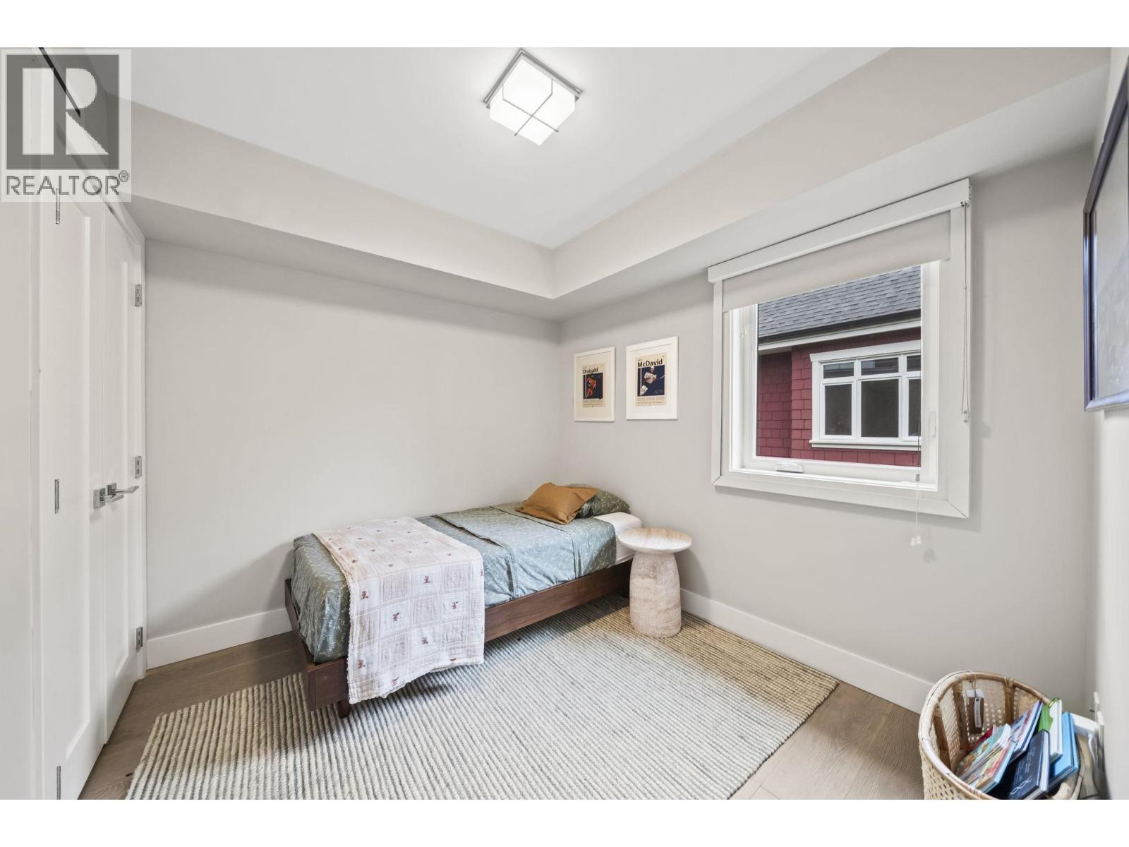 2 233 W 5TH STREET, North Vancouver