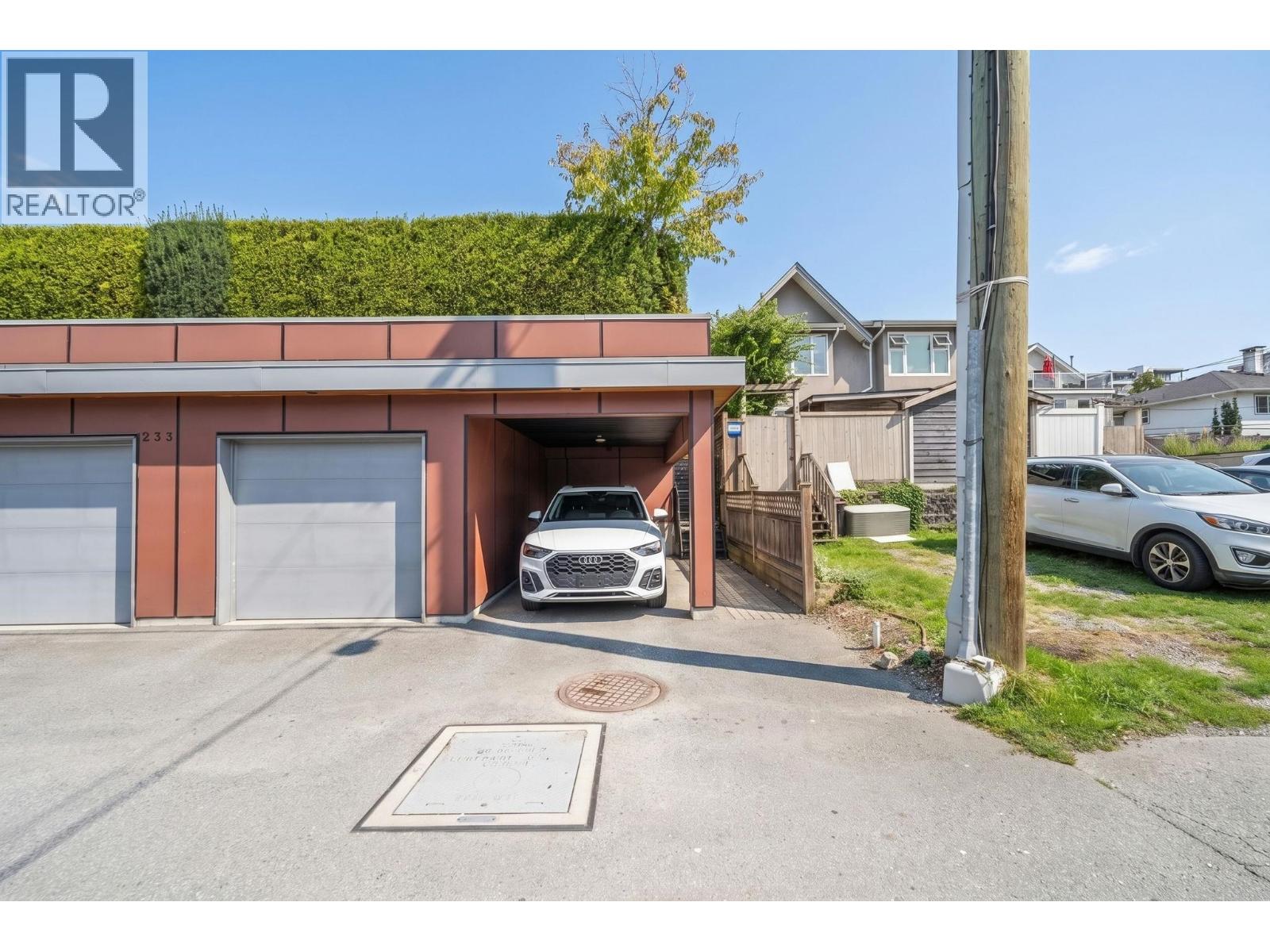 2 233 W 5TH STREET, North Vancouver