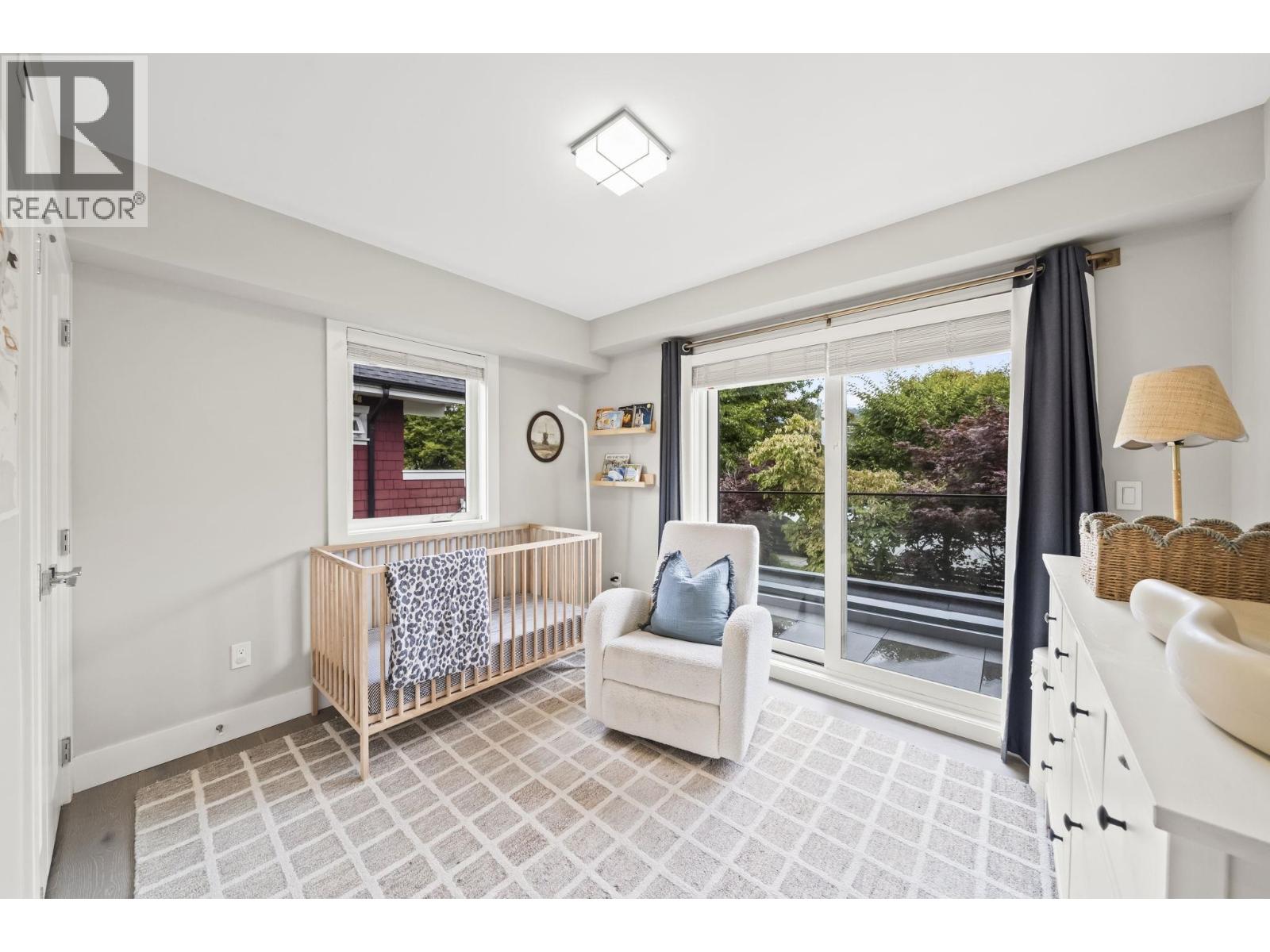 2 233 W 5TH STREET, North Vancouver