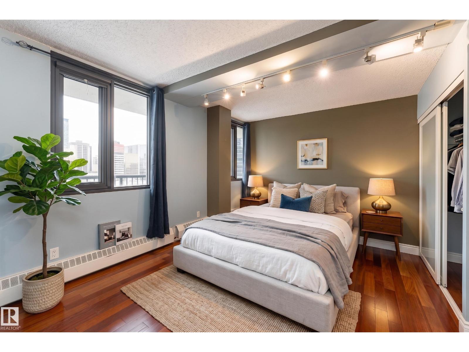 #901 10125 109 ST NW - 20