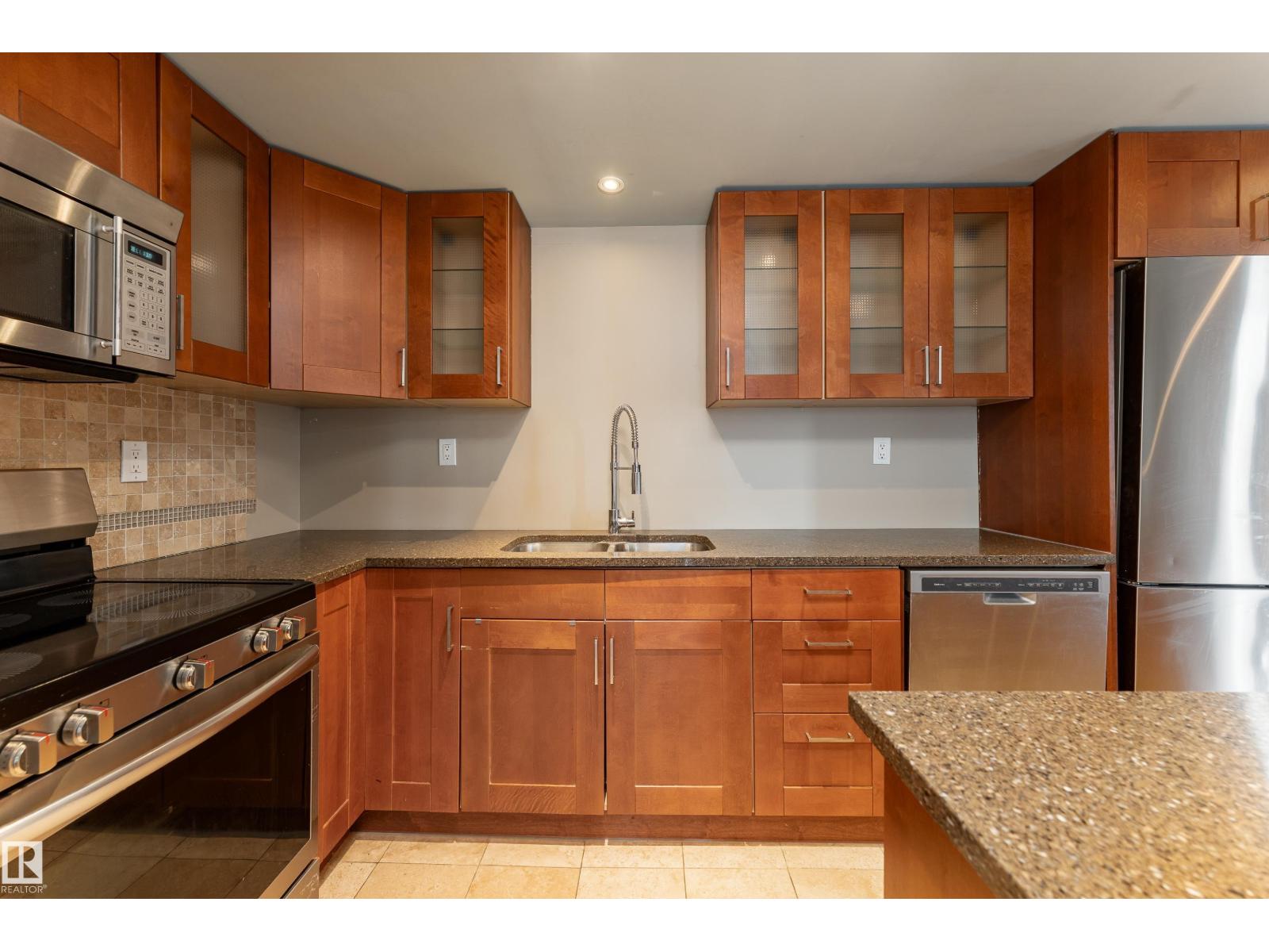 #901 – 10125 109 Street NW, Downtown (Edmonton) — photo 12 of 30: Property photo
