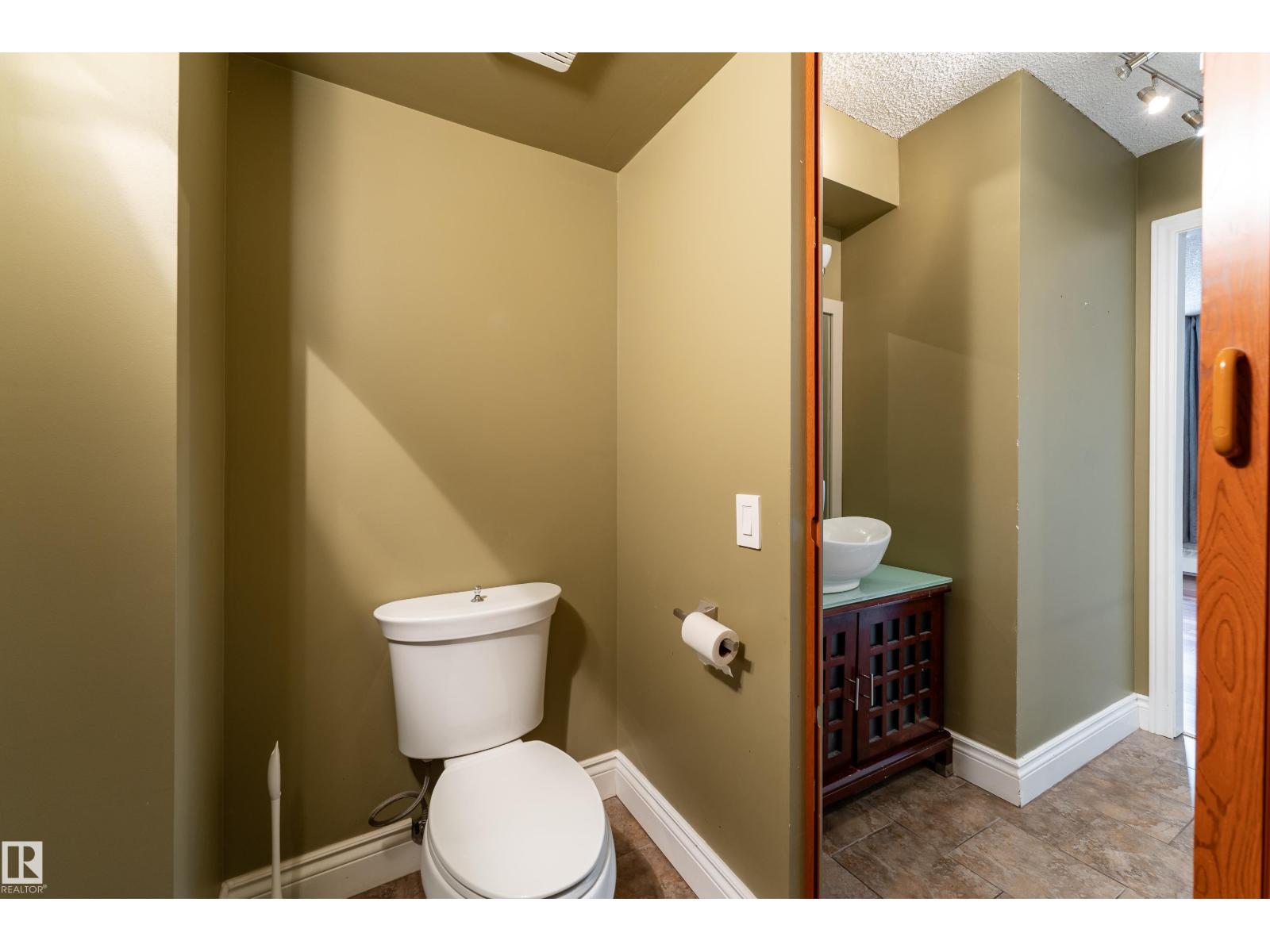 #901 – 10125 109 Street NW, Downtown (Edmonton) — photo 18 of 30: Property photo