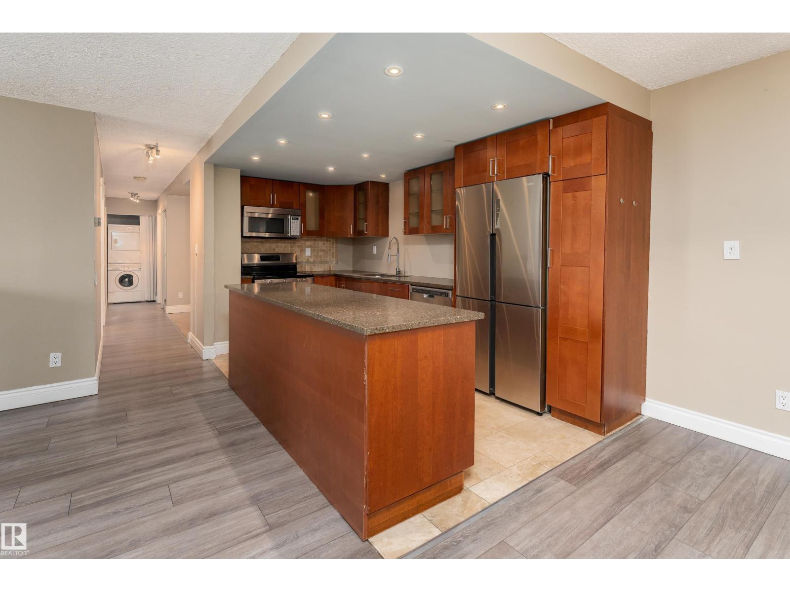 #901 – 10125 109 Street NW, Downtown (Edmonton) — photo 11 of 30: Property photo