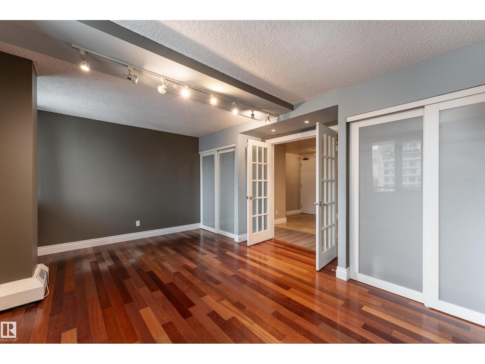 #901 10125 109 ST NW - 13