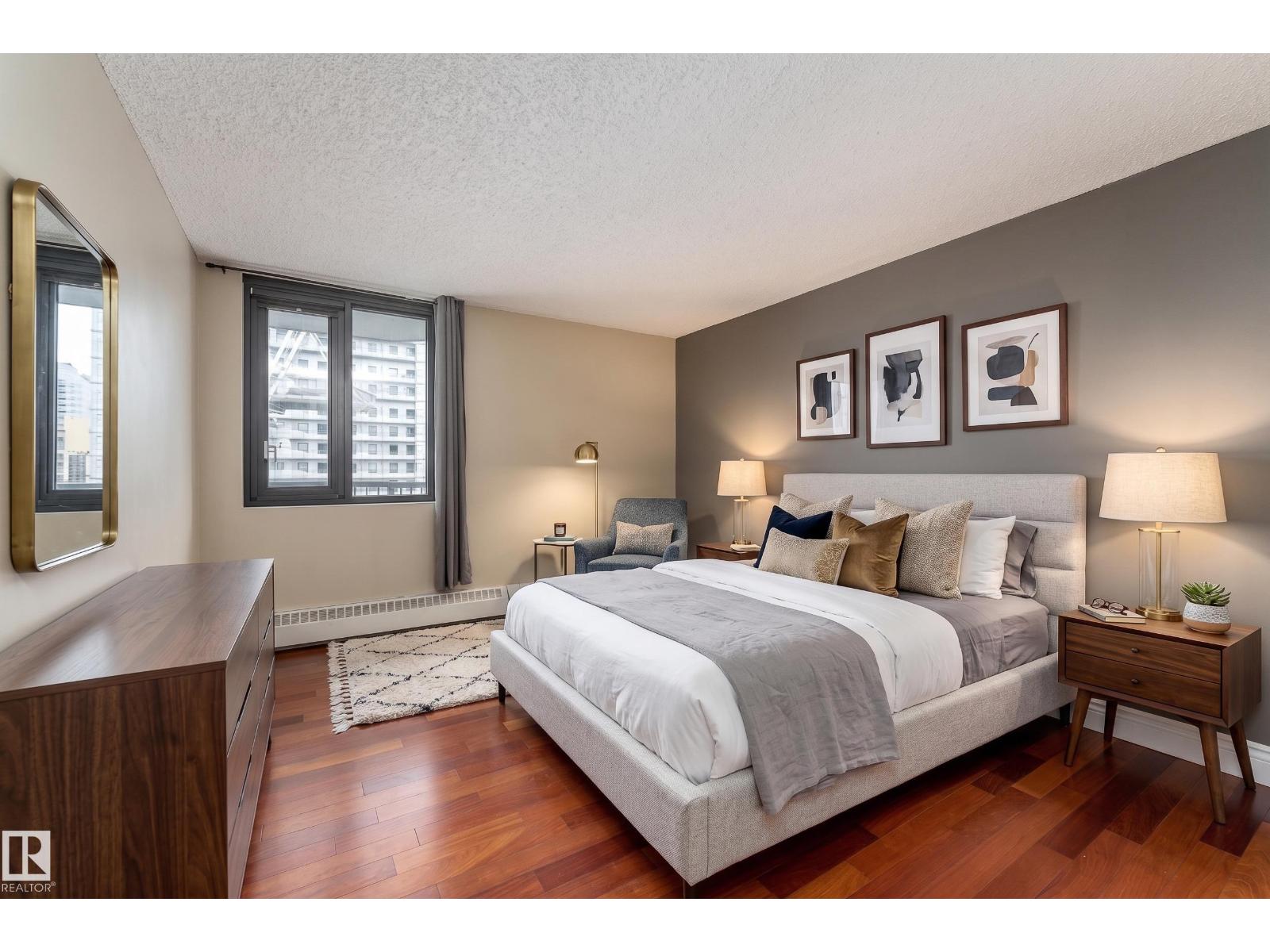 #901 10125 109 ST NW - 14