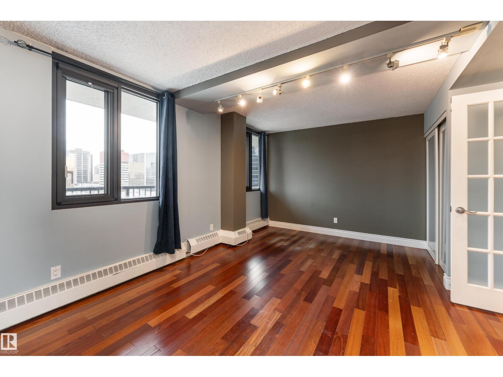 #901 10125 109 ST NW - 15
