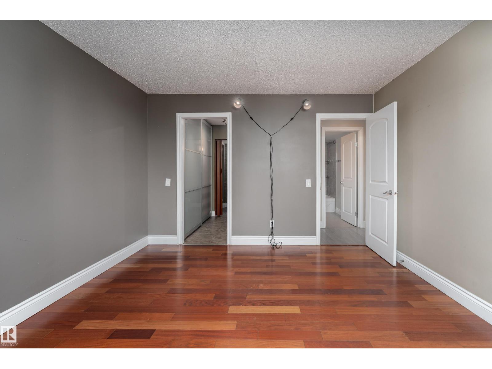 #901 10125 109 ST NW - 16