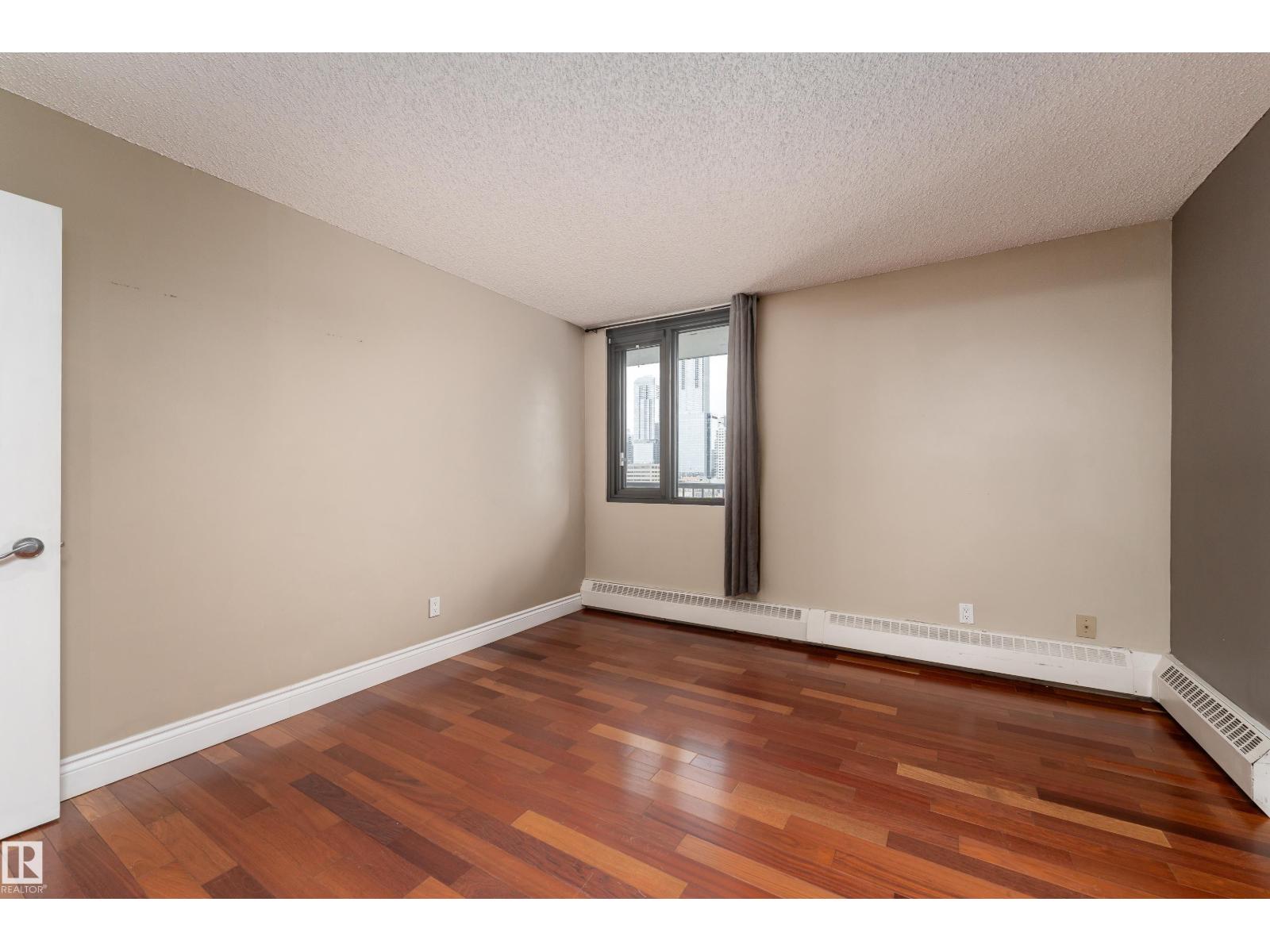 #901 10125 109 ST NW - 22