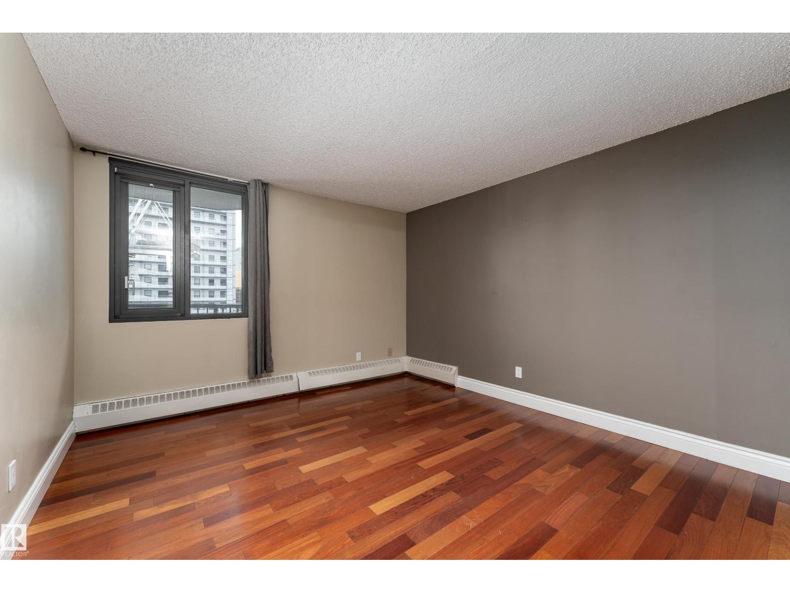 #901 10125 109 ST NW - 21