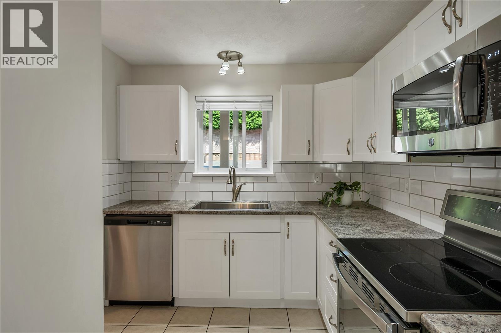 #102 4692 Alderwood Pl - 4