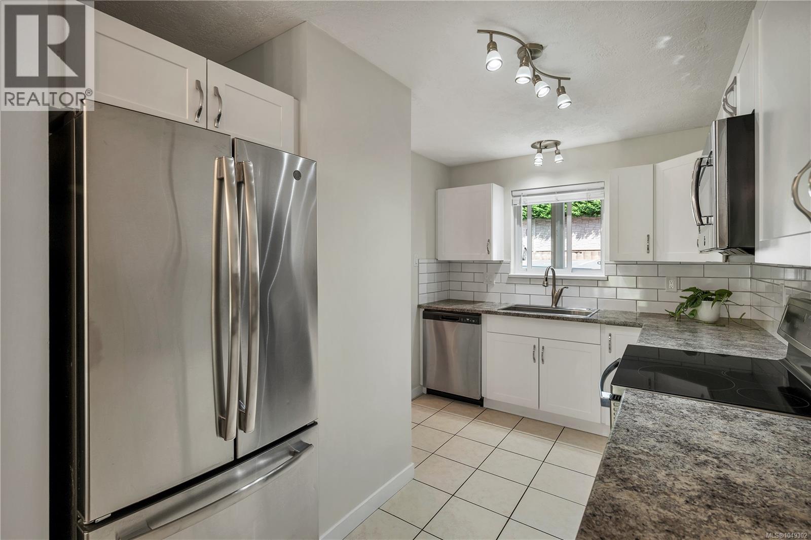 #102 4692 Alderwood Pl - 5