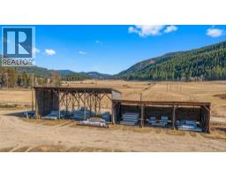 17 Bear Valley Road, Lumby, BC V0E2G1 Photo 6