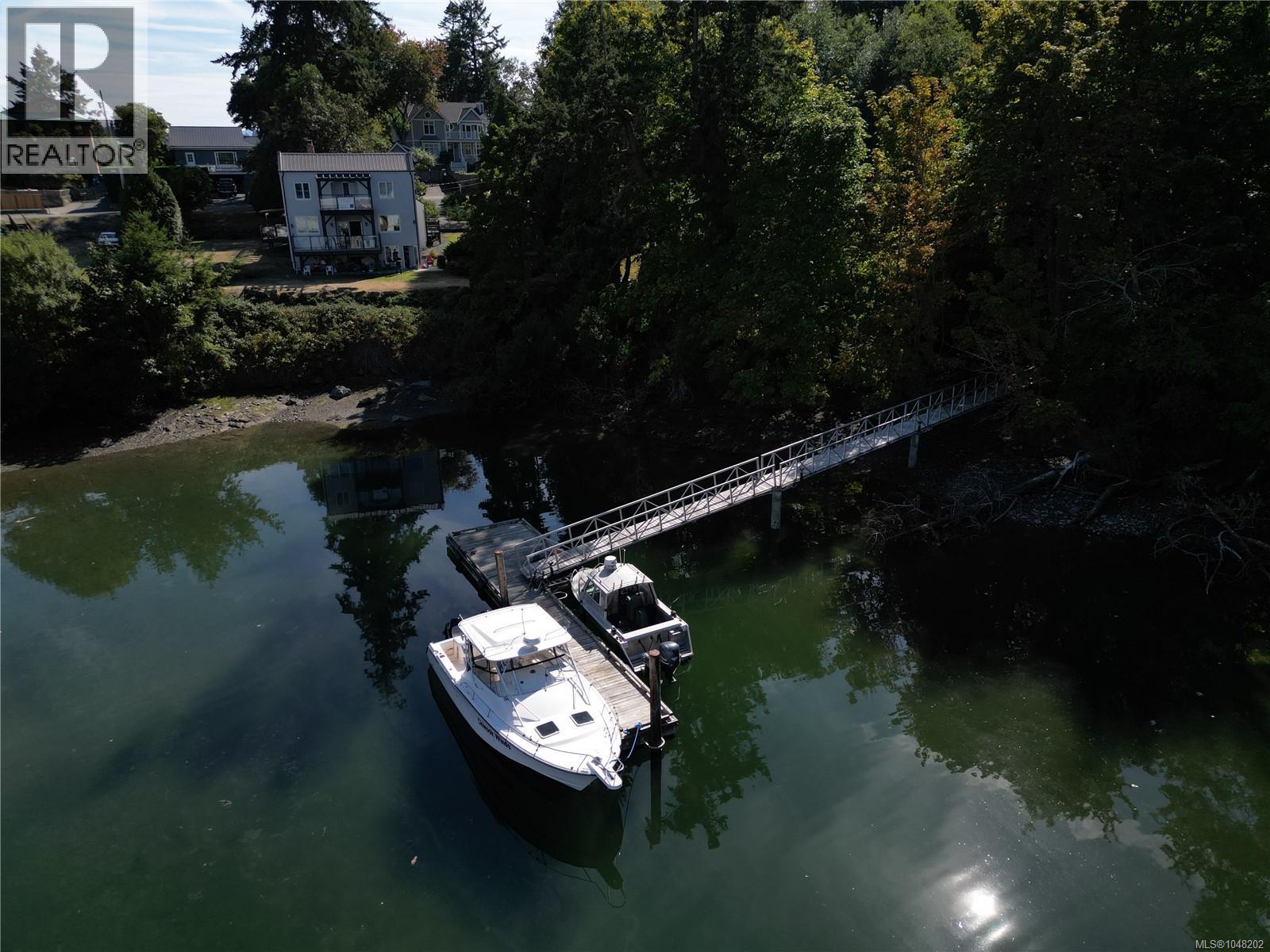 5025 Genoa Bay Rd - Image 4