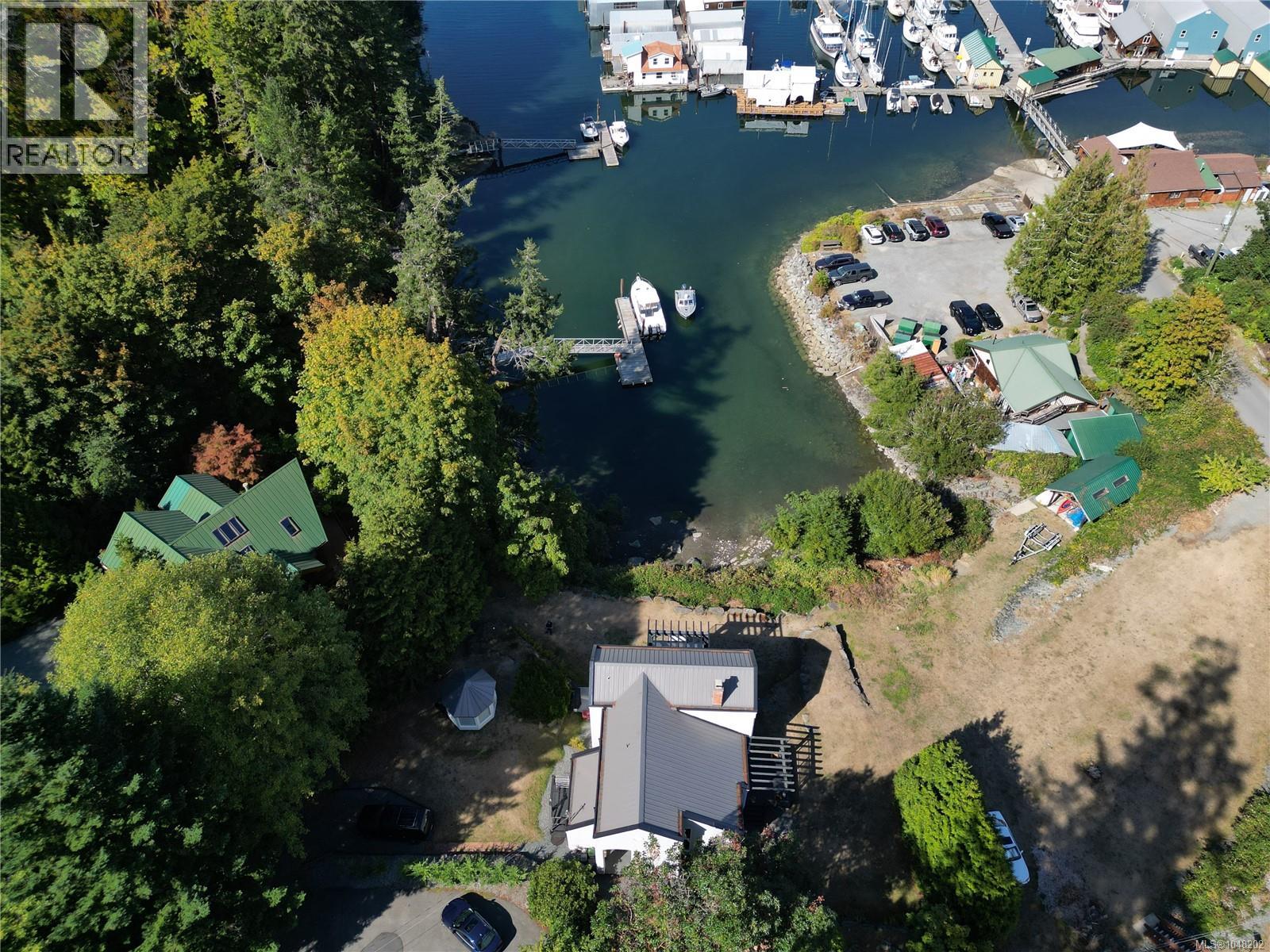 5025 Genoa Bay Rd - Image 40