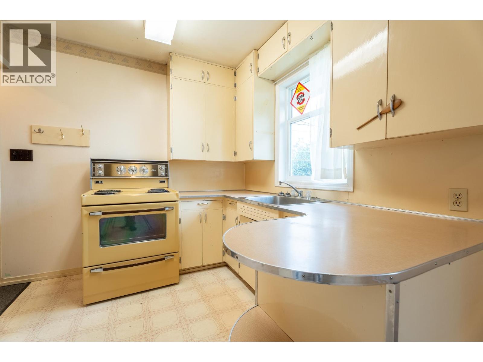 840 HARPER STREET - 7