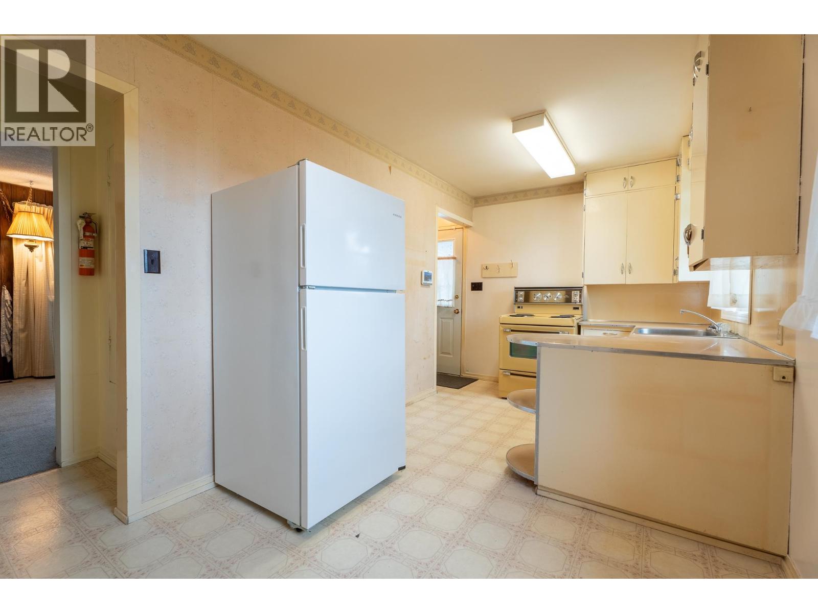 840 HARPER STREET - 9
