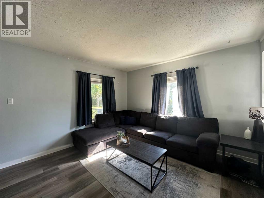 Listing photo – 5117 53 Avenue, Ponoka