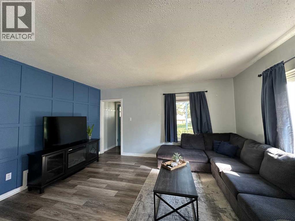 Listing photo – 5117 53 Avenue, Ponoka