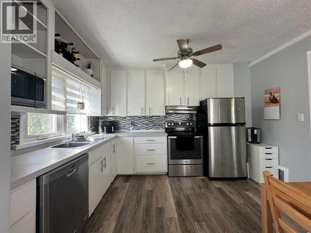 Listing photo – 5117 53 Avenue, Ponoka