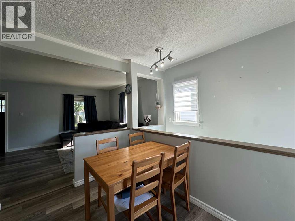 Listing photo – 5117 53 Avenue, Ponoka