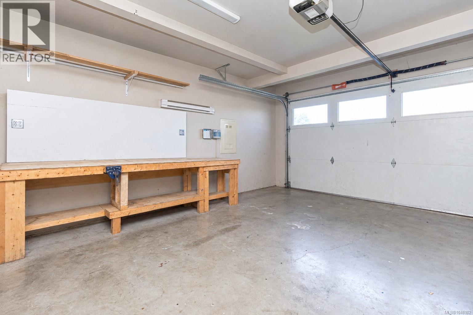 9373 East Saanich Rd - 19