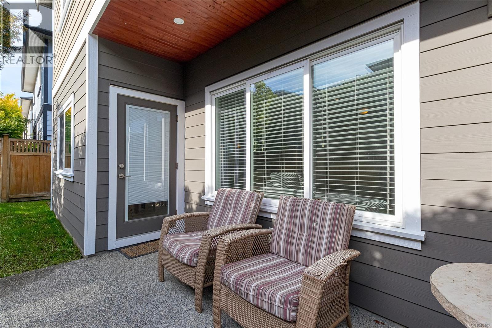 9373 East Saanich Rd - 21